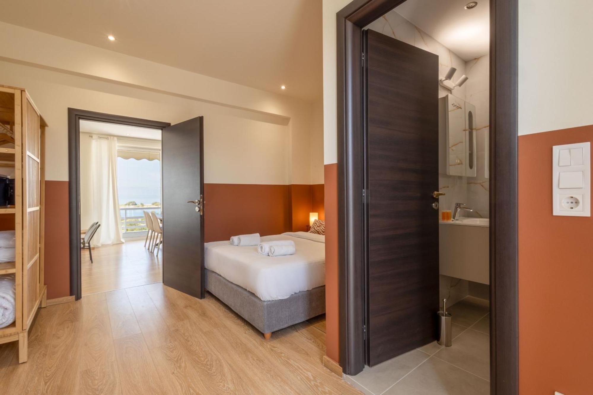 אתונה Luxurious 3-Bedroom Seaside Retreat Fully Renovated In 2025 מראה חיצוני תמונה